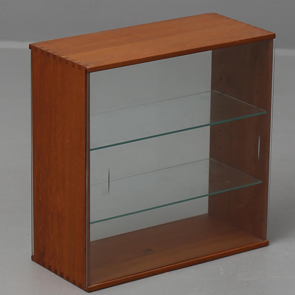 VITRINSKÅP i teakfanér, 1950/60-tal.