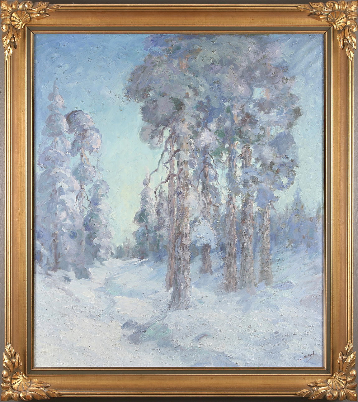 ÅKE AHNLUND. Tallar i vinterskrud, olja på duk, signerad.