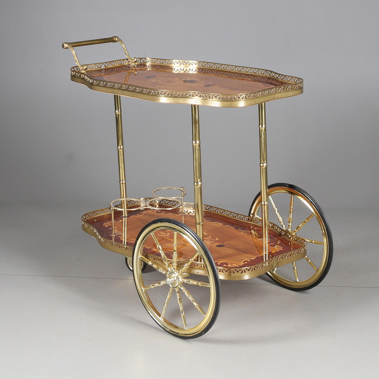 SERVERINGSVAGN, trä/gulmetall, 1900-talets senare hälft.