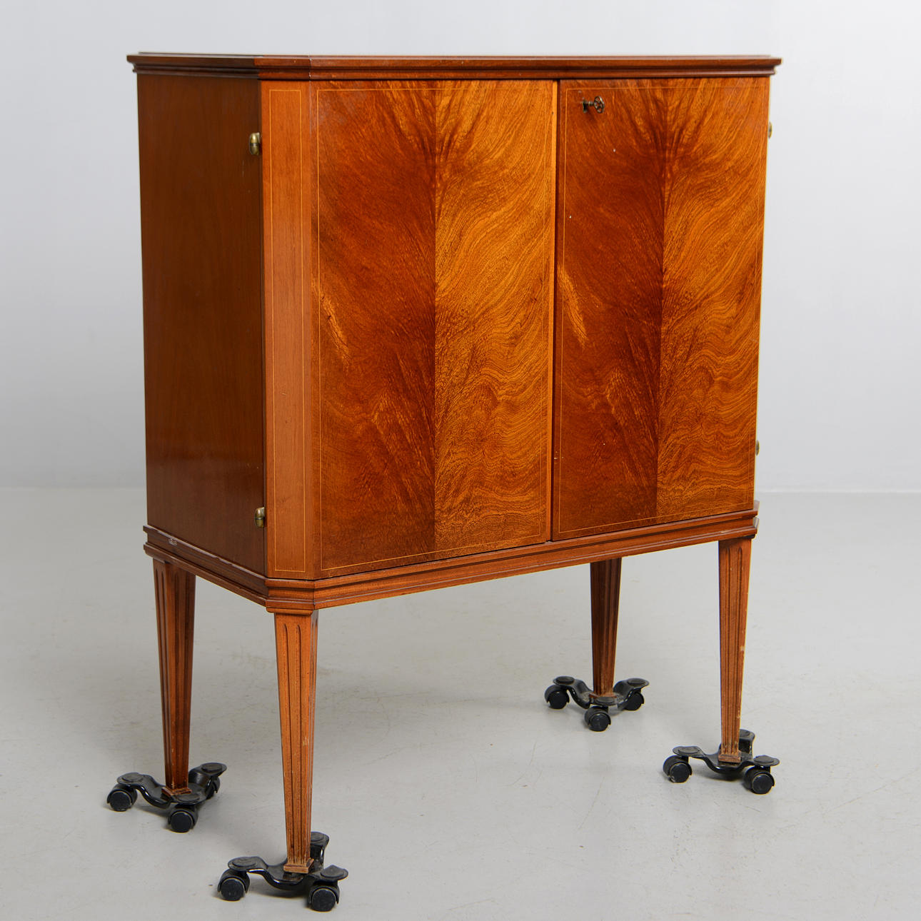 BARSKÅP, 1900-talets mitt.