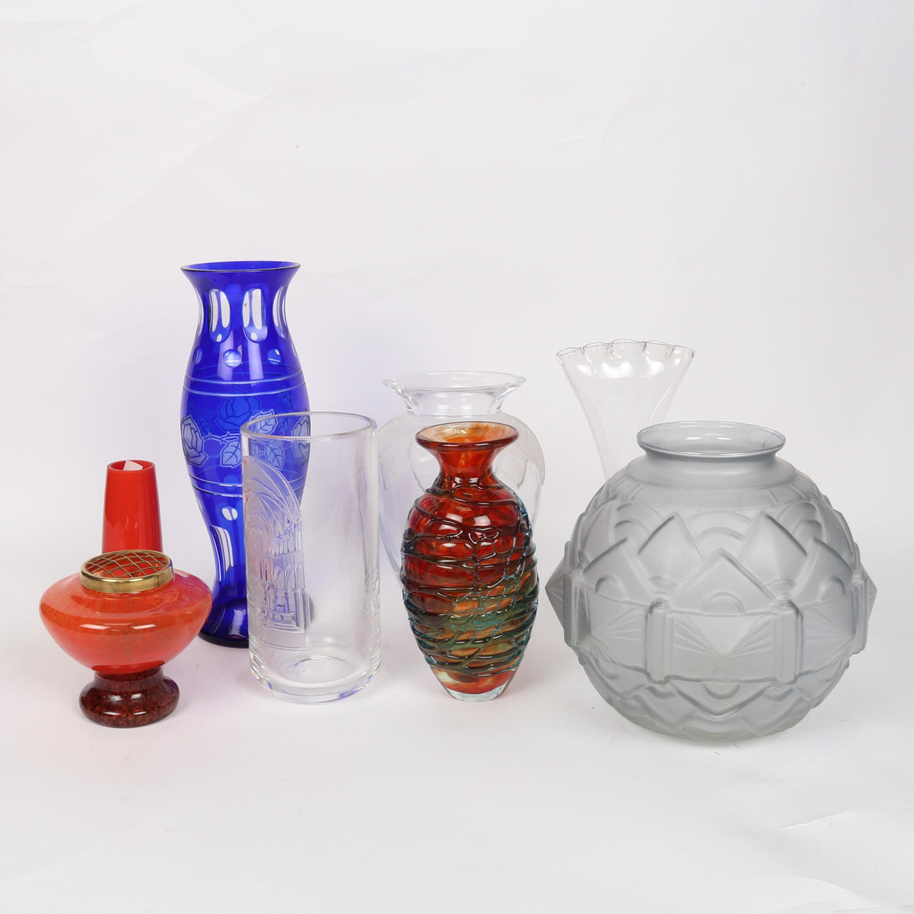 A SELECTION OF 1930S VASES.