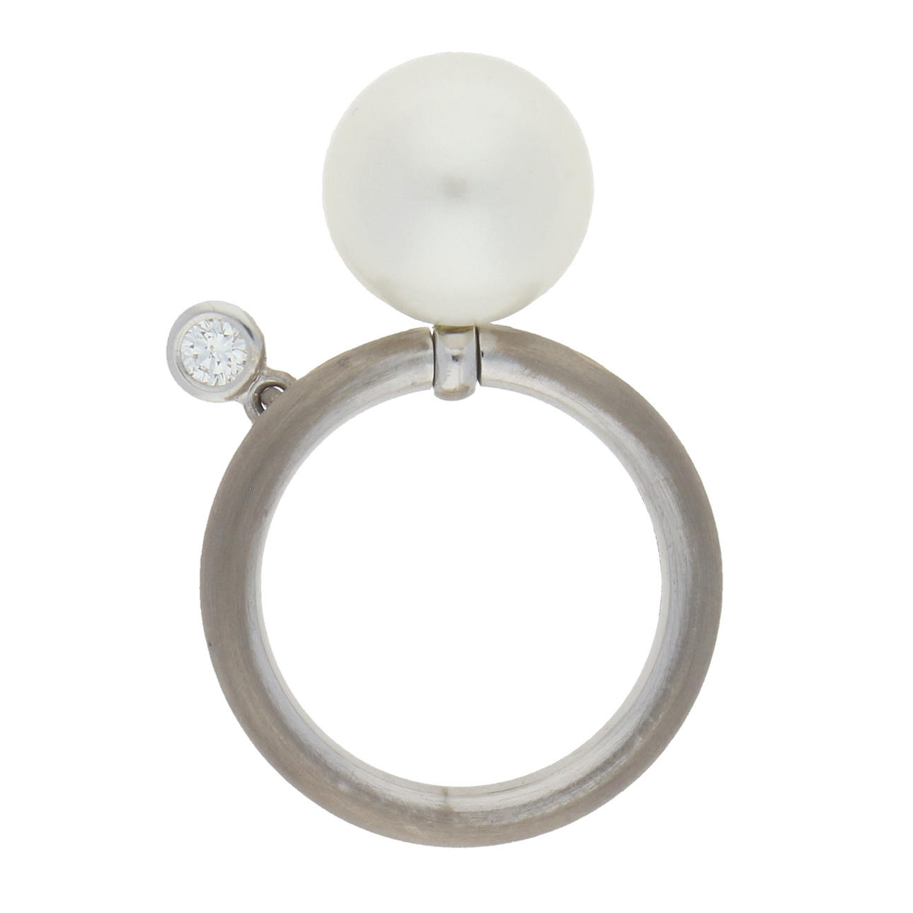 RING vitguld 750/- med en rörlig South Sea pärla.