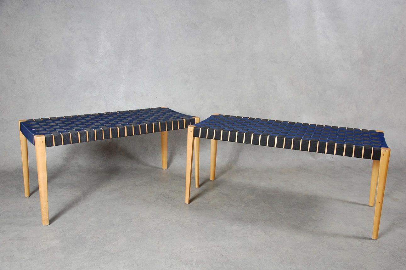 BÄNKAR 1 par, etikettmärkta Offecct interiör ab.