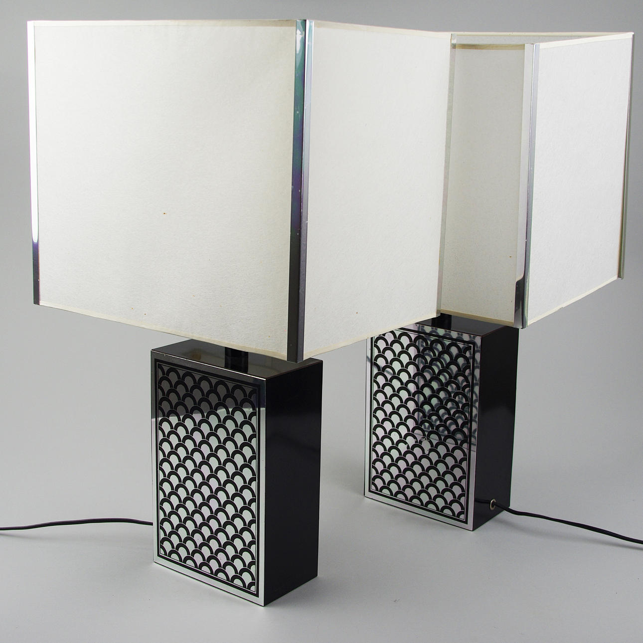 BORDSLAMPOR, 1 par, lackerad plåt/plast, märkt Vire Mont.