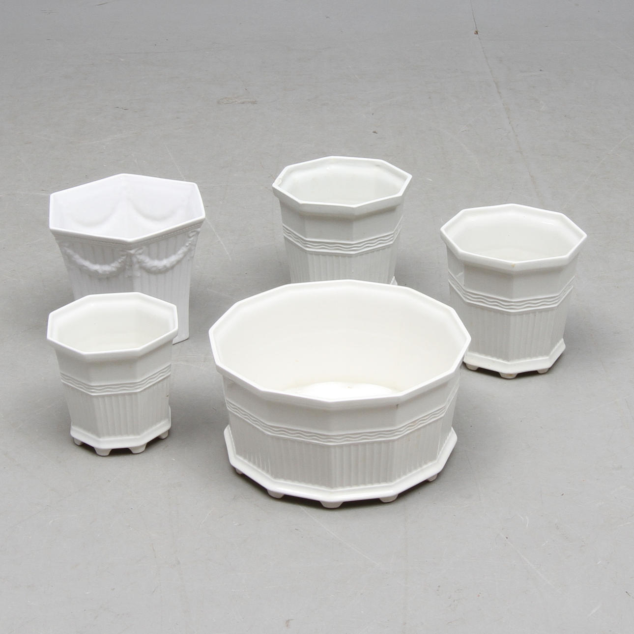 YTTERFODER, 5 st, porslin, Prins Eugens Waldermarsudde samt Empire, Gustavsberg samt Rörstrand.