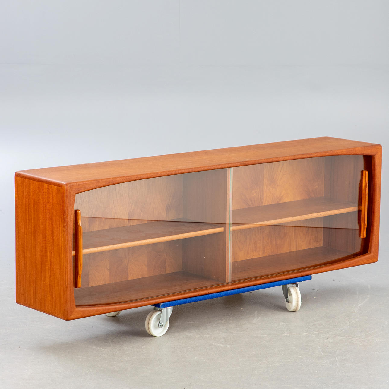 hængende vitrineskab, teak, Danmark.