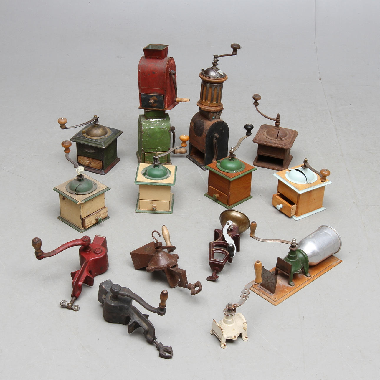 KAFFEKVARNAR, 15 st, olika modeller, 1900-tal.