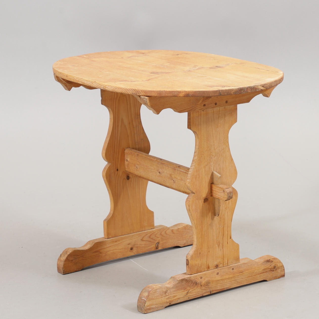 A pine trestle table, 19th century. Furniture - Tables - Auctionet