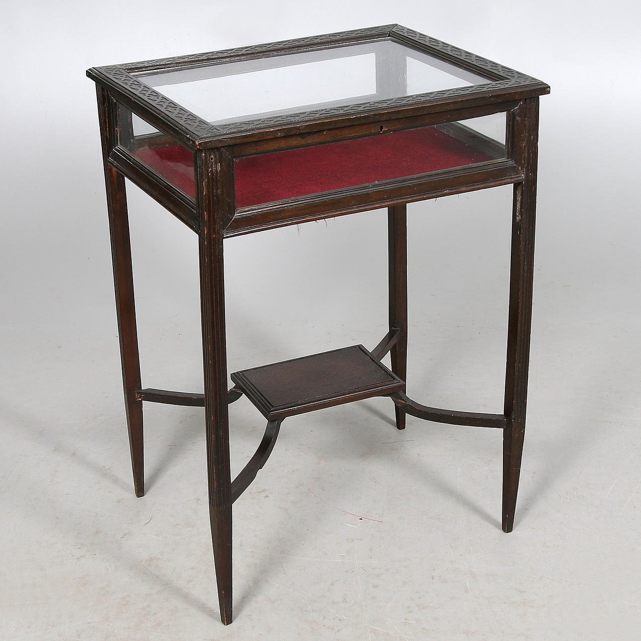 MONTERBORD, trä och glas, Gustaviansk stil, 1900-talets början.