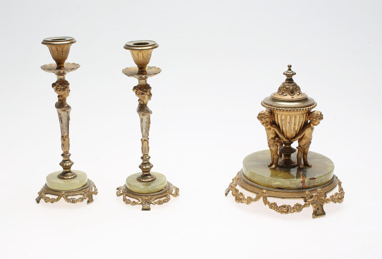 BORDSUPPSATS, 3 delar, mässing och onyx, 18/1900-tal.