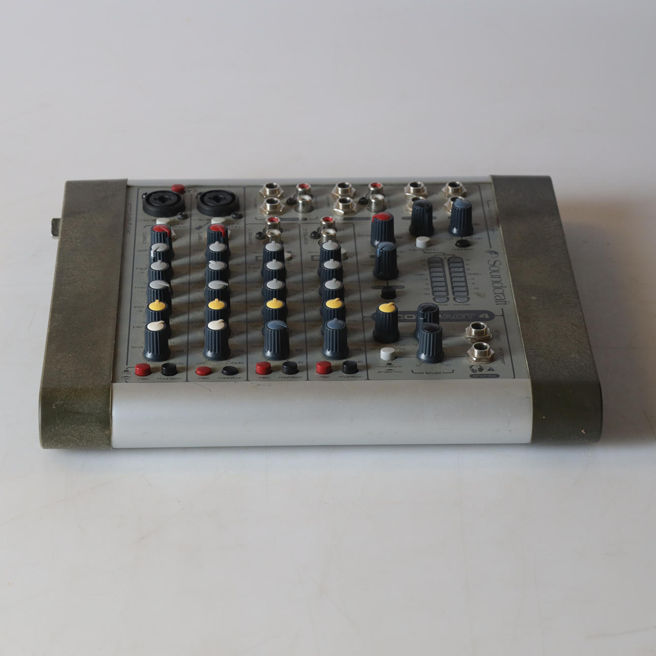 4-CHANNEL MIXER, Soundcraft Compact 4, 12 V.