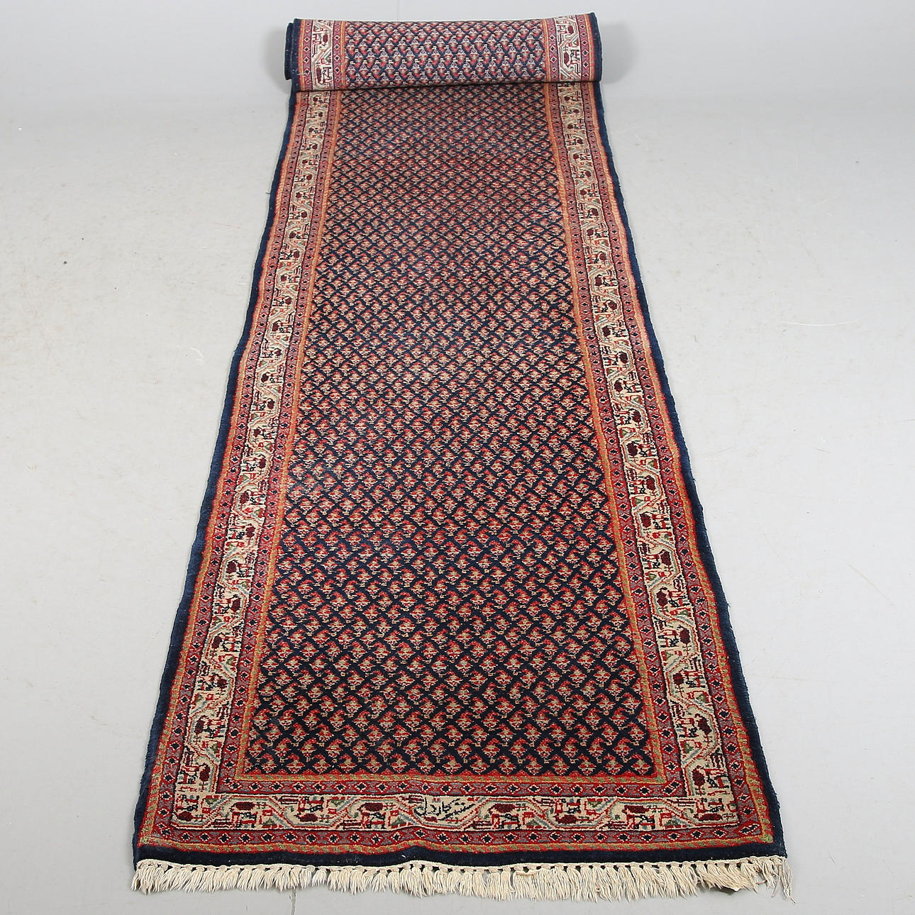 GALLERIMATTA, sannolikt Botemir, 1900-tal. 366 x 77 cm.