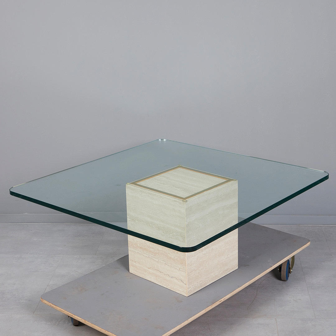 Travertintisch / Couchtisch, Travertin, Messing, Glas.