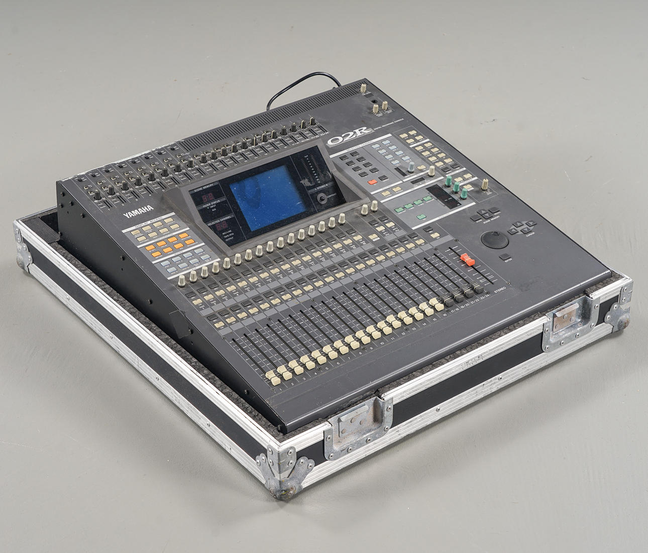 MESA MEZCLADORA Yamaha OR2.