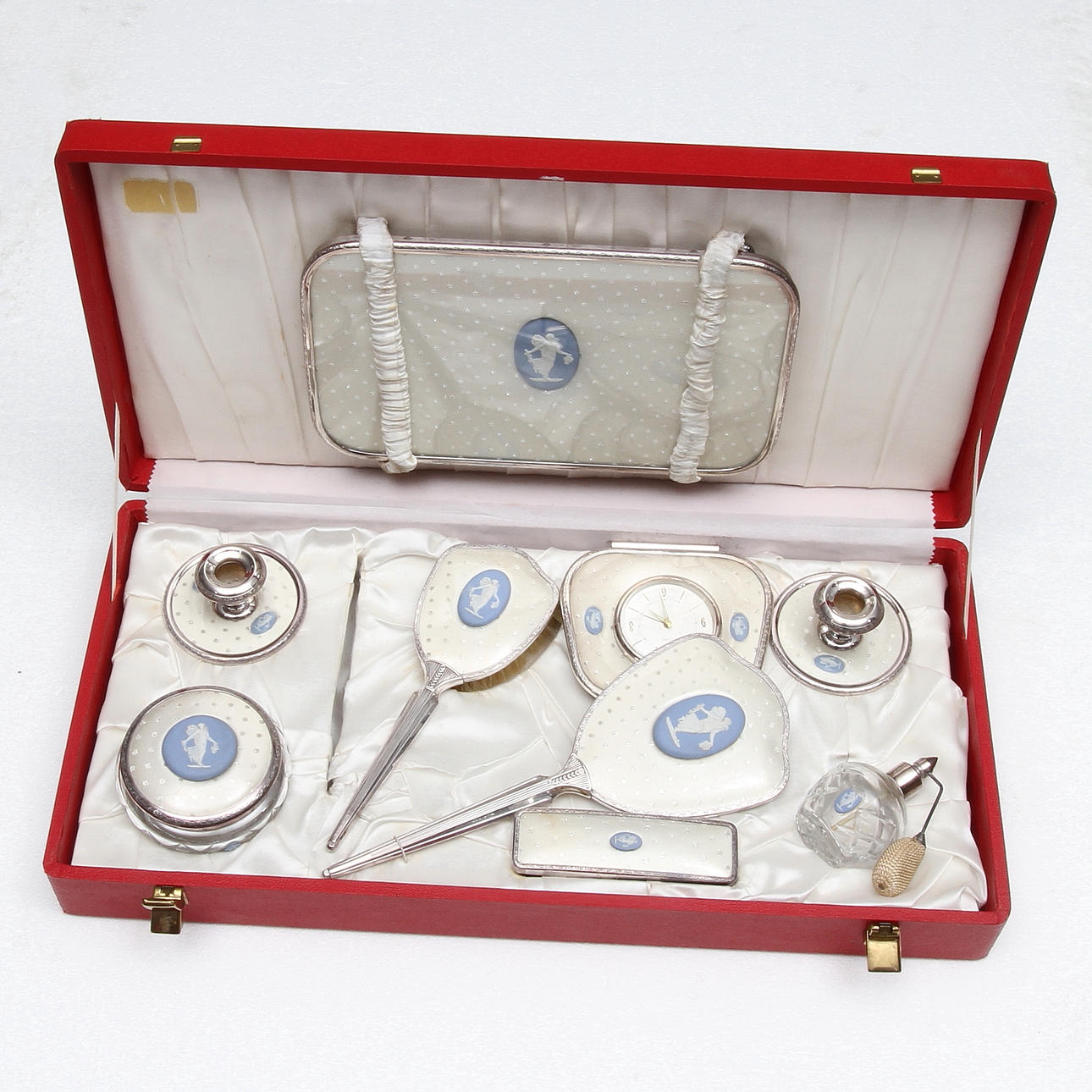 DAMRESESET, 9 delar, England, omkring 1900-talets mitt.