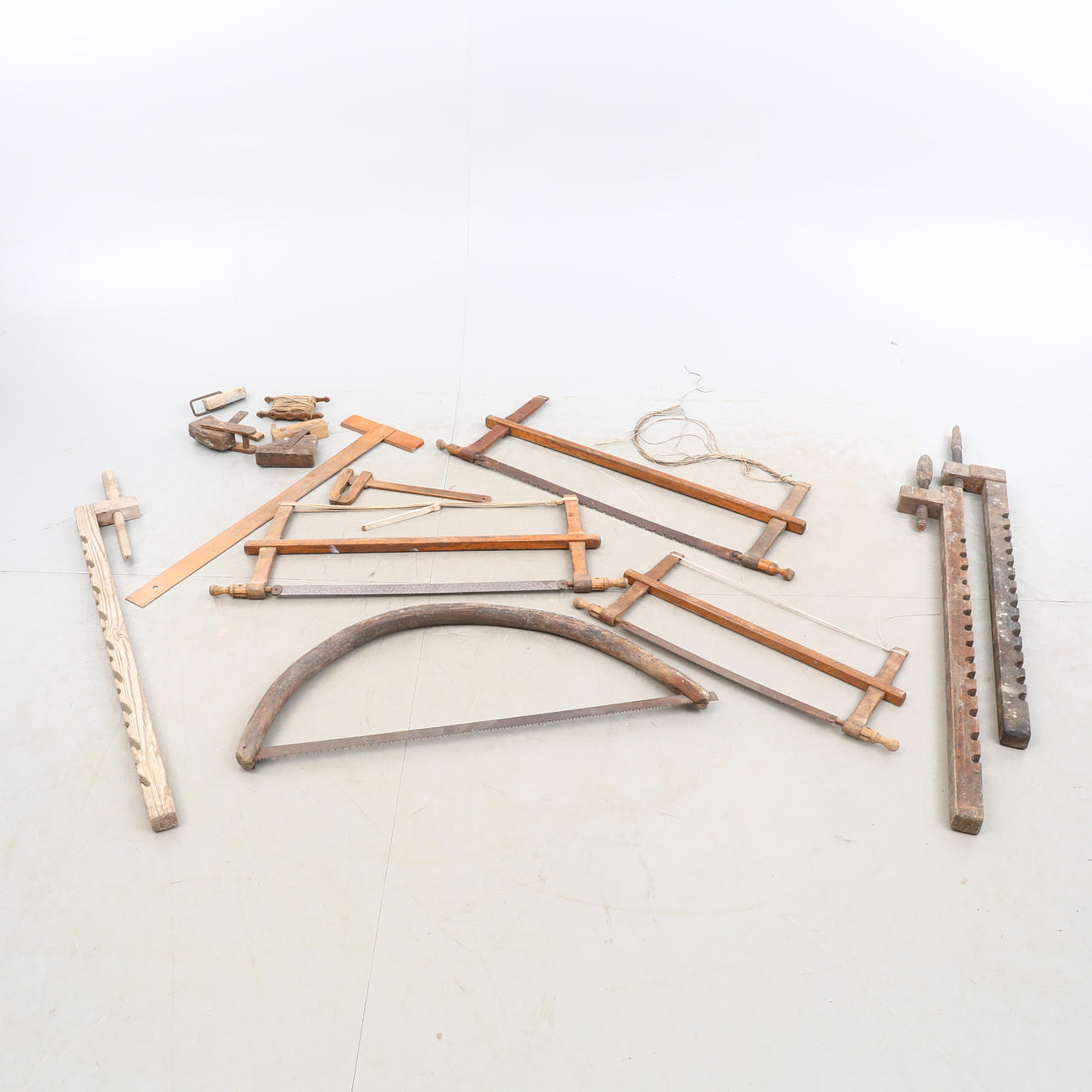 TRÄTVINGAR, samt sågar.