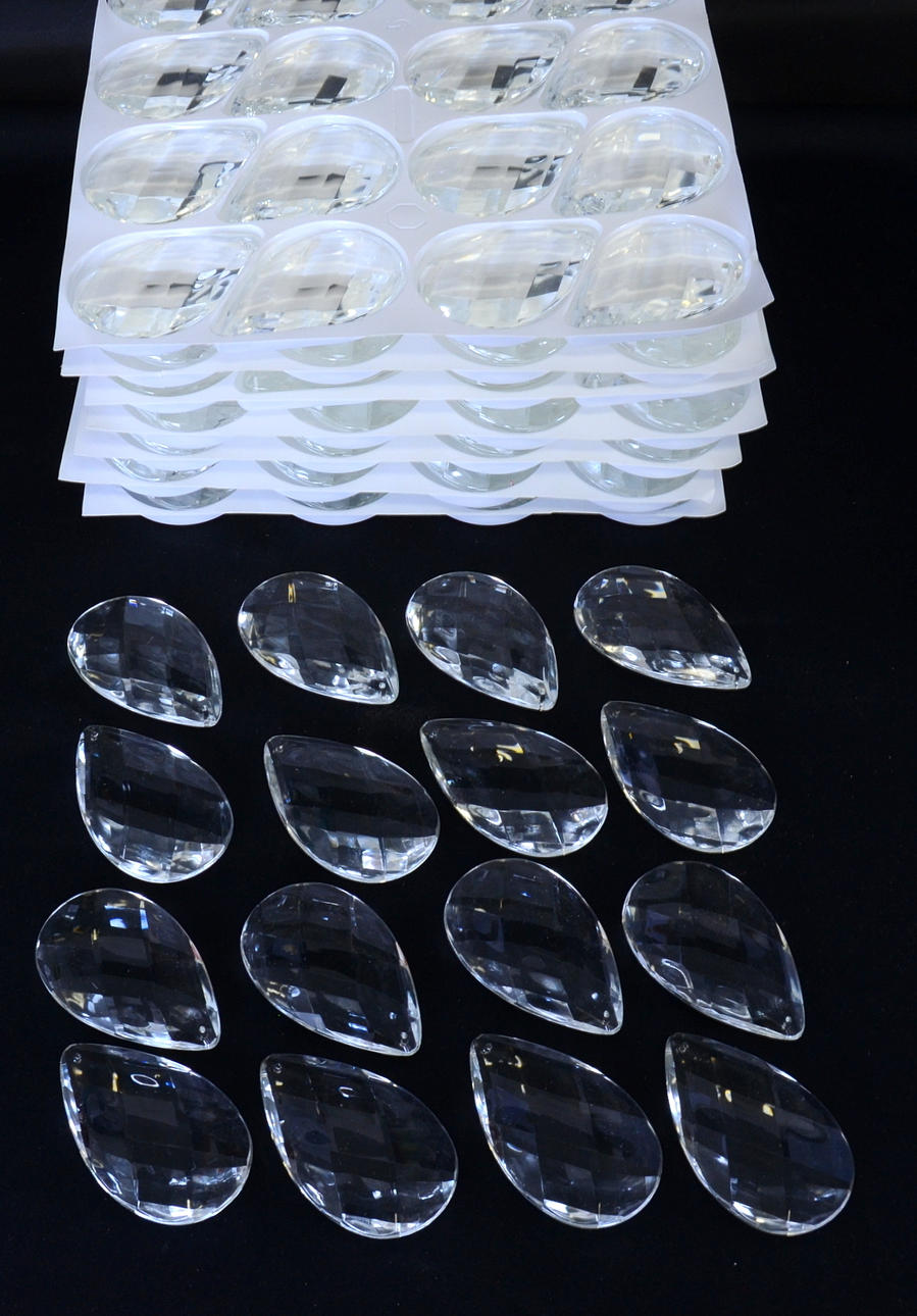 KRISTALLPRISMOR, 1-låda, 128 stycken.