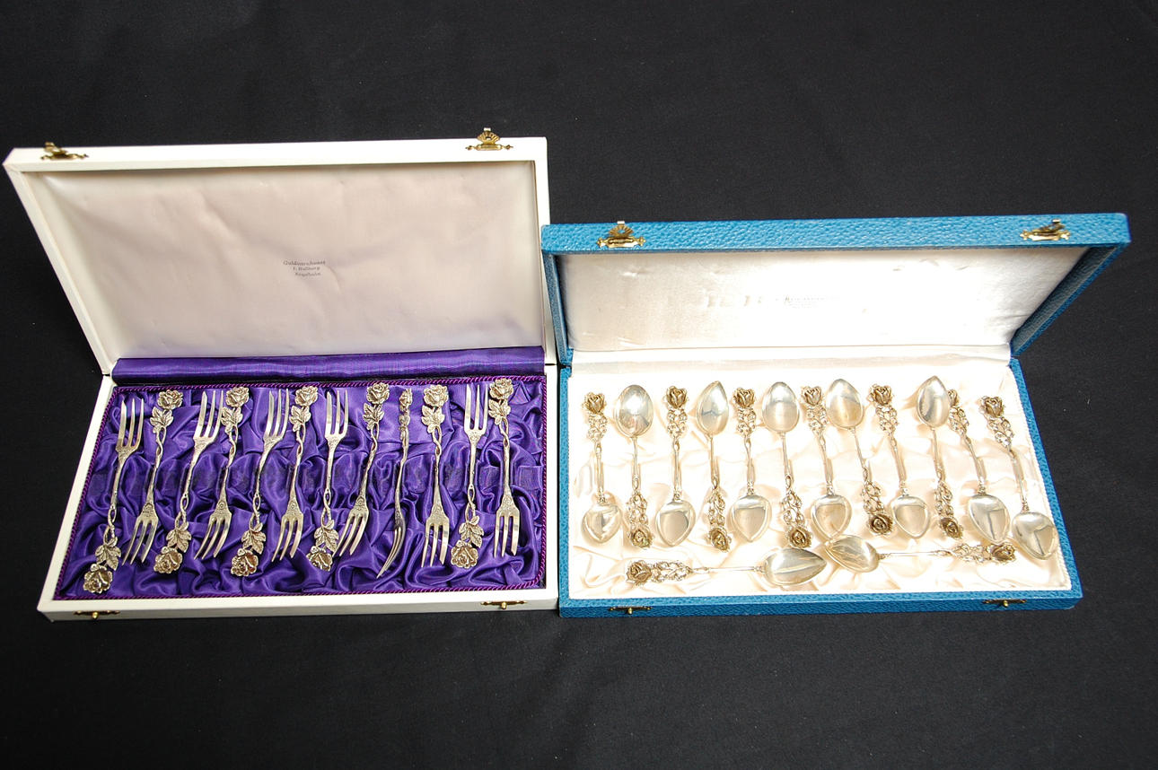 TÅRTGAFFLAR, TESKEDAR, 26 delar silver.