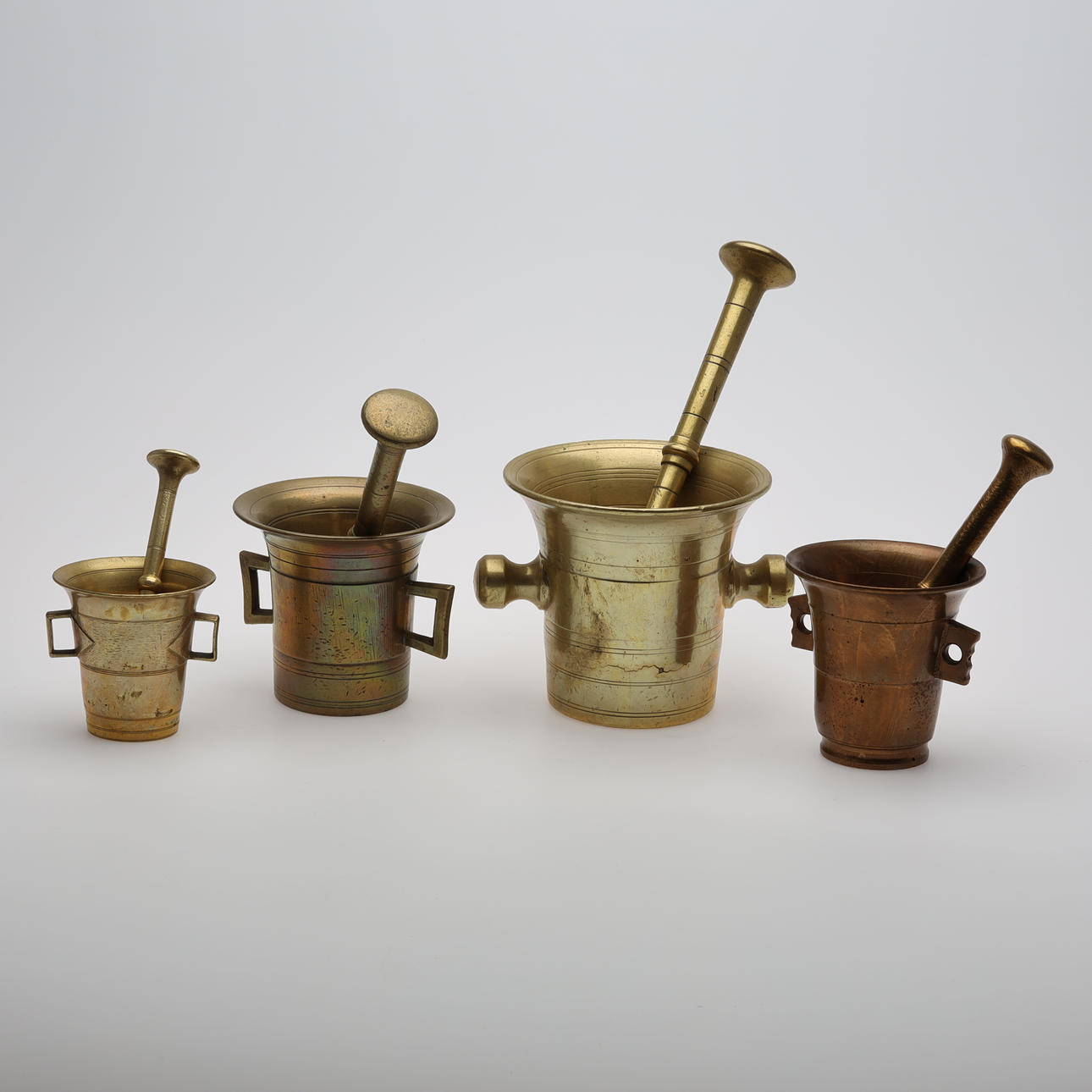 MORTLAR, 4 st mässing bla Skultuna.