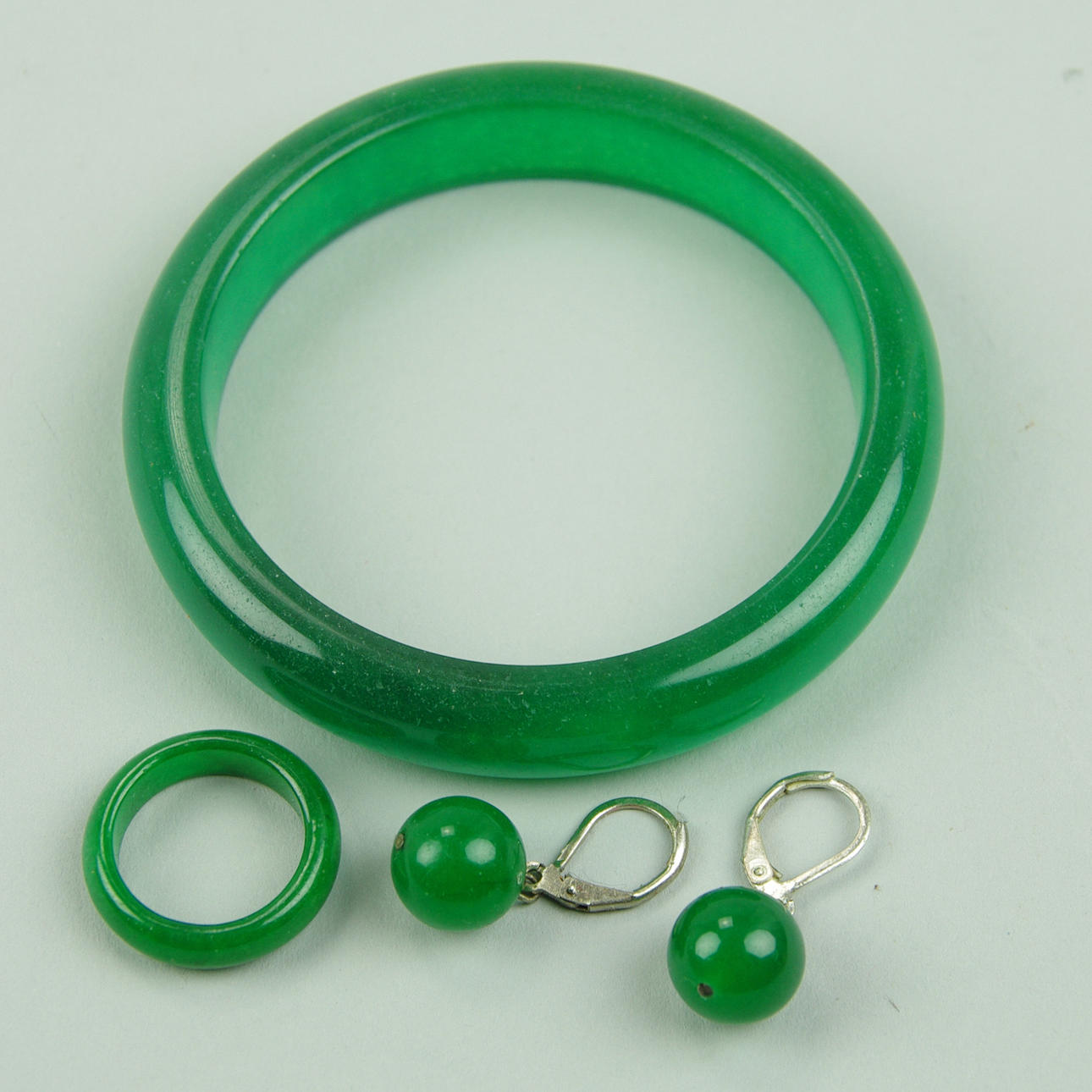 GARNITYR, jade, samtida.