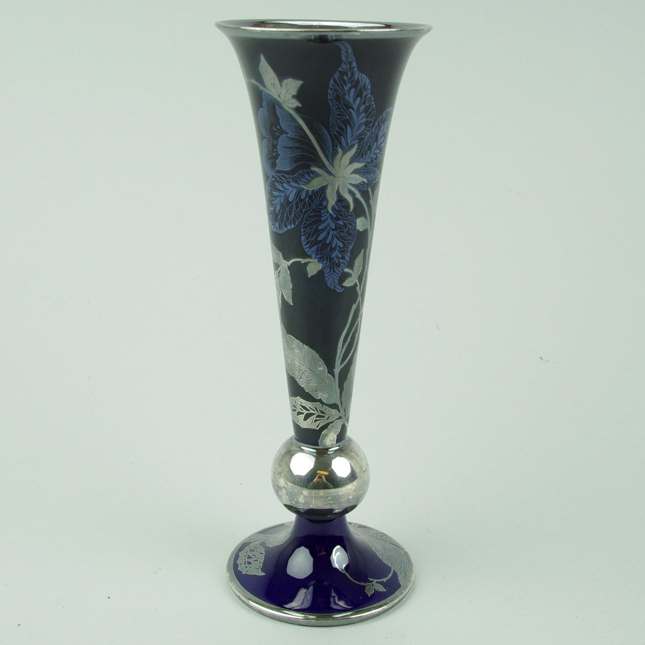 VAS, porslin, Rosenthal, blå med silverdekor.