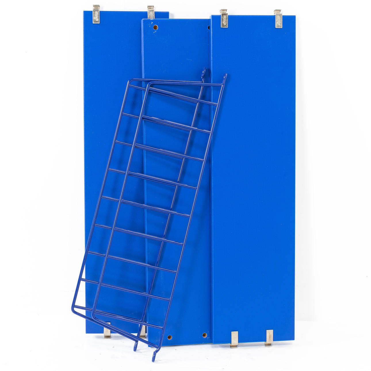 STRING SHELF, nykyaikaista tuotantoa.