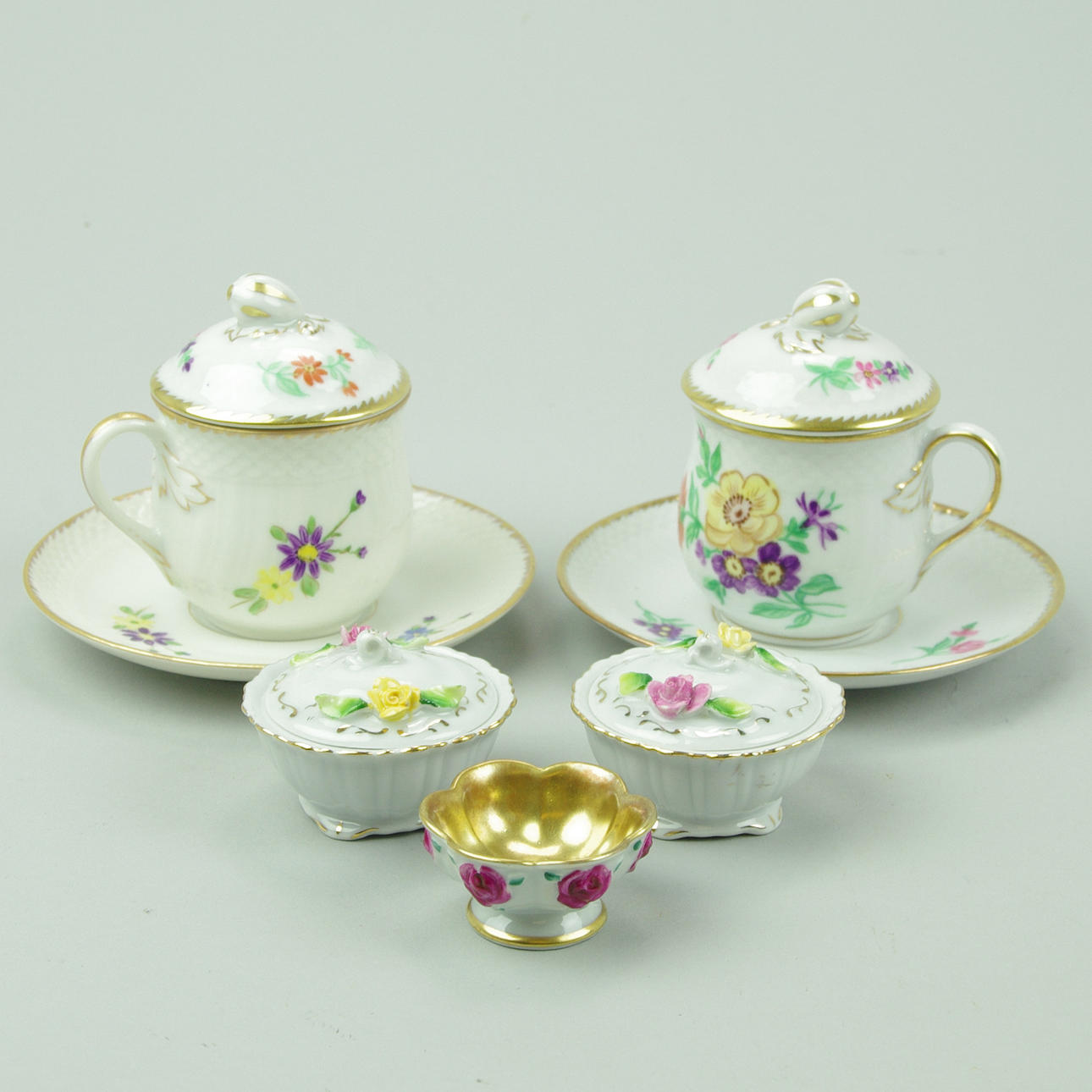 CREMÉKOPPAR SAMT MINIATYRSKÅLAR, porslin, Hackefors, Karlskrona samt Tyskland.