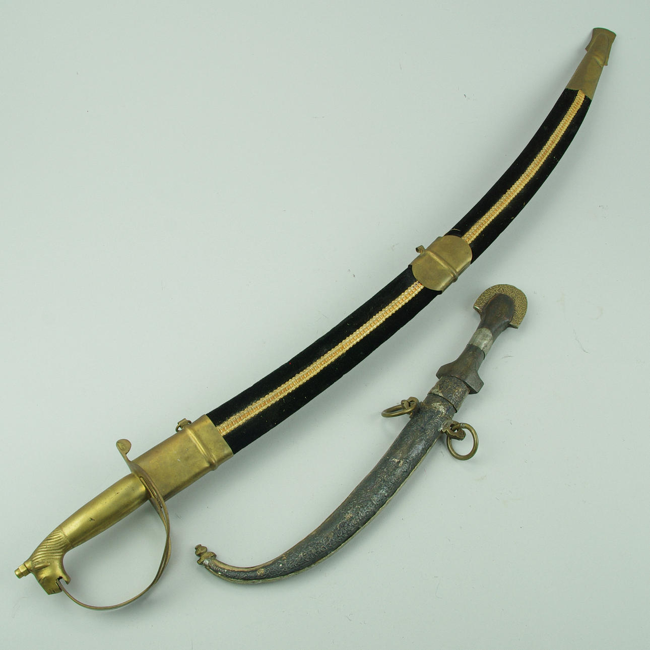 SOUVENIRSVÄRD SAMT DOLK, bl.a. Indien.