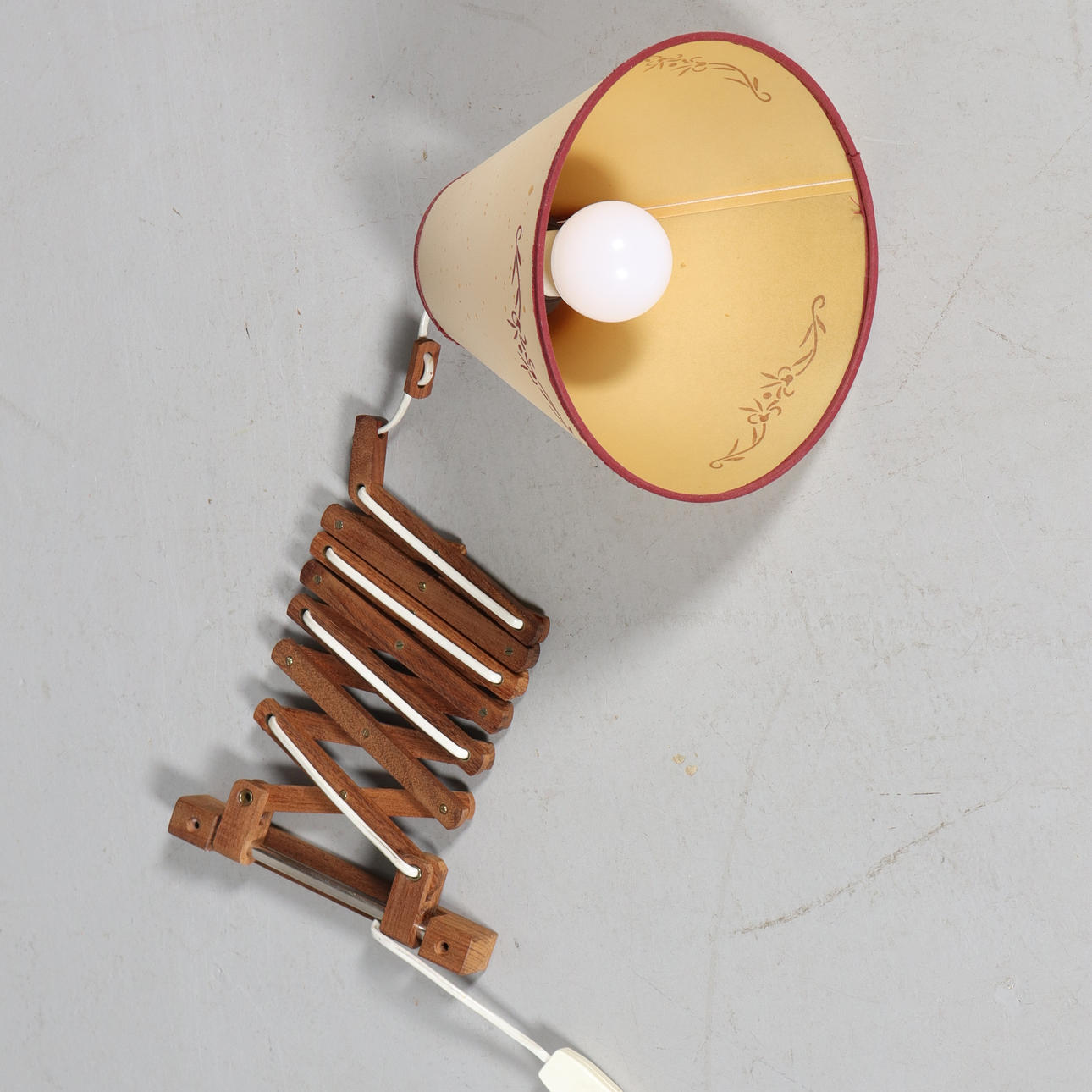 LÁMPARA DE PARED, extensible.