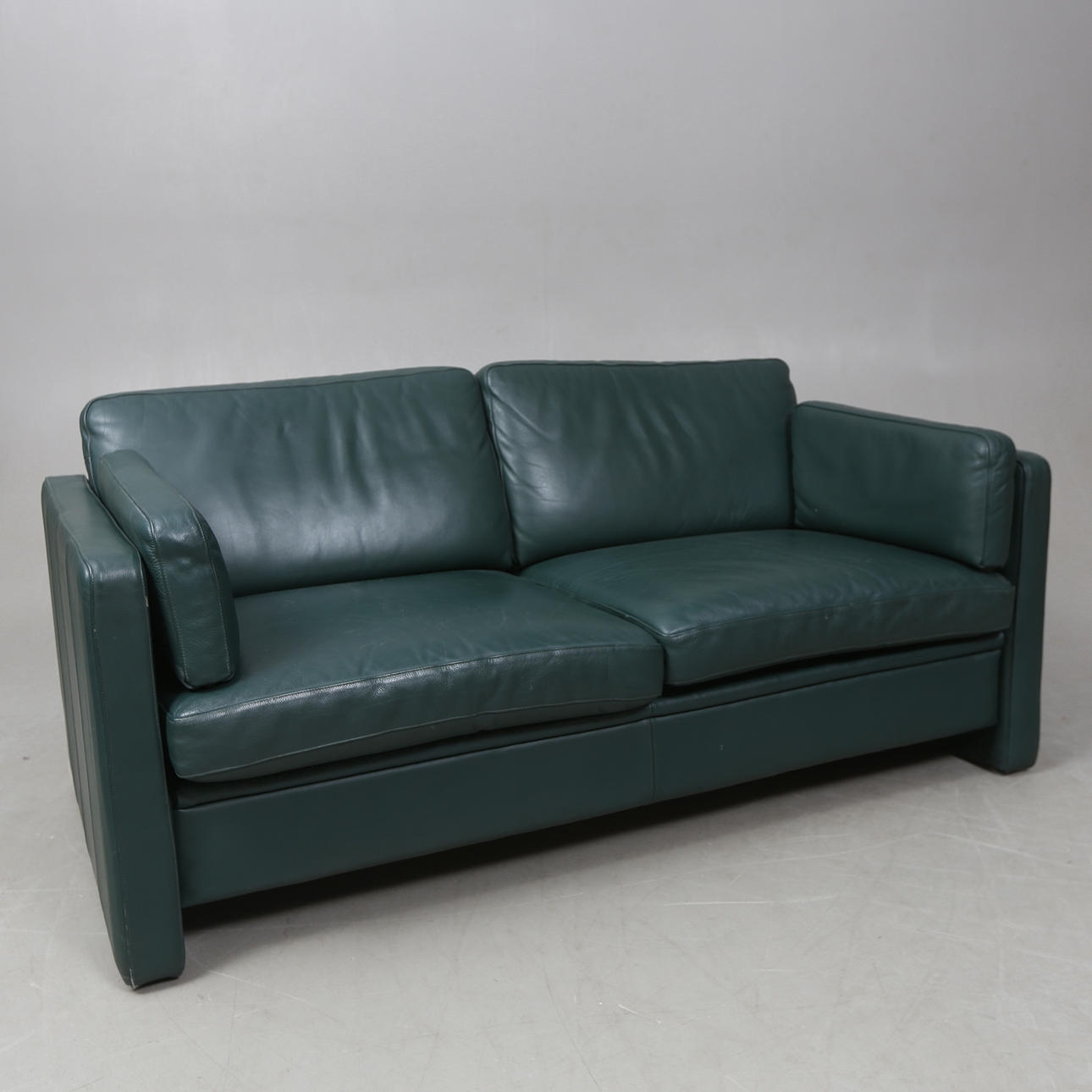 Ein Ikea-Sofa der 1990er/2000er Jahre.