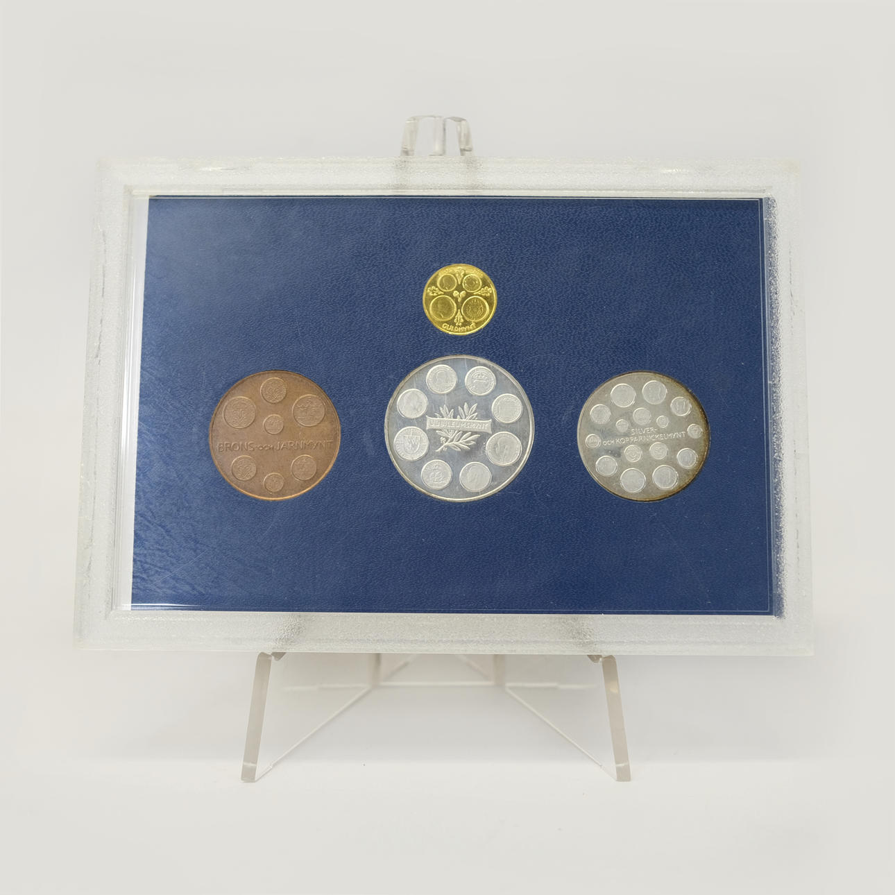 COIN SET. COIN TYPES MINTED DURING THE REIGN OF GUSTAV V. A GOLD COIN ...