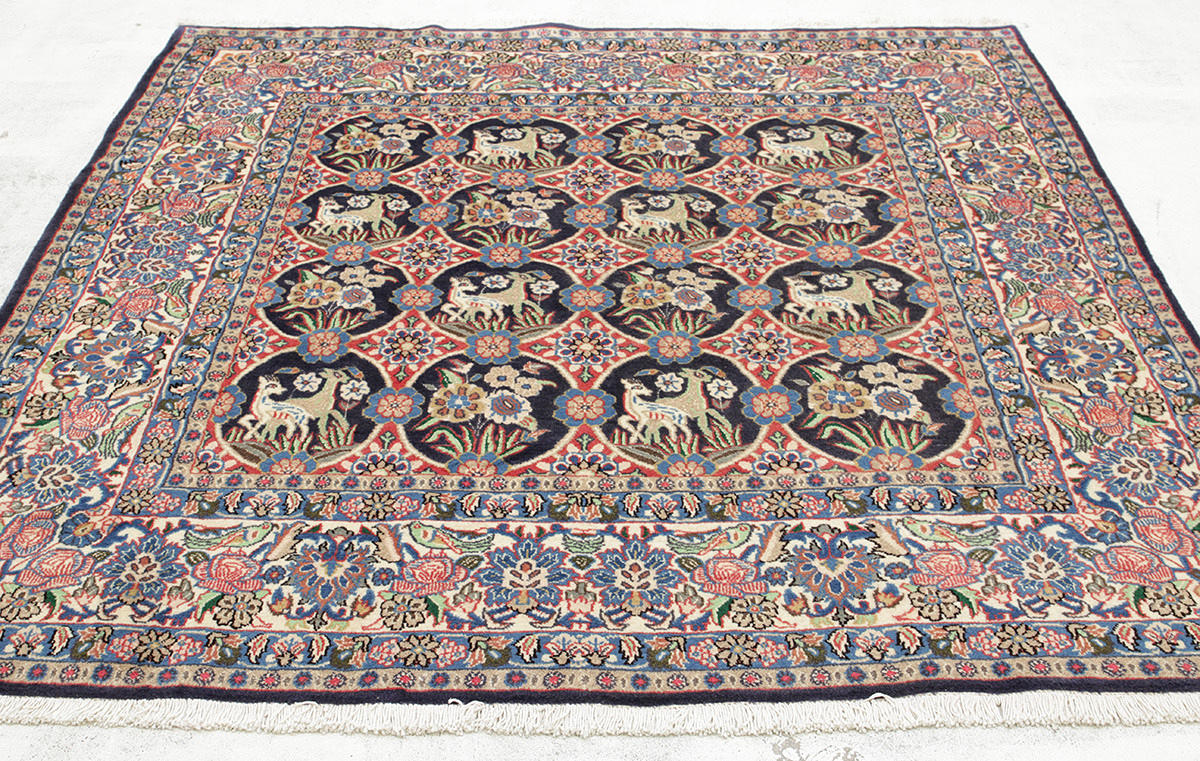 MATTA, Persisk, figural Varamin, 194 x 189 cm.