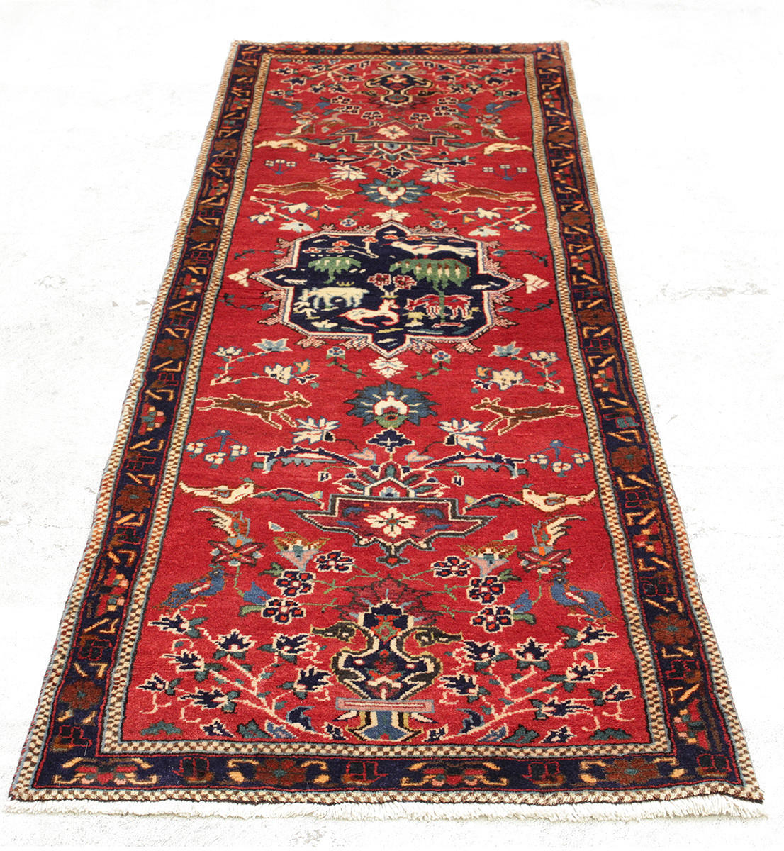 MATTA, Persisk, figural Hamadan, 230 x 76 cm.