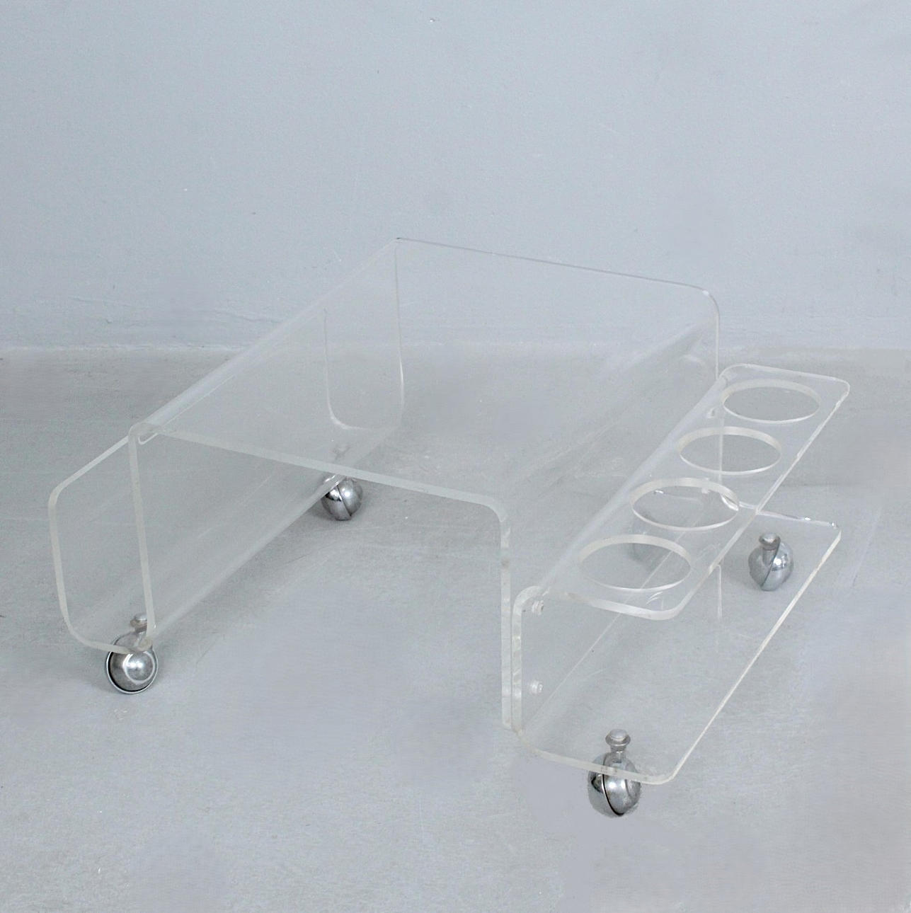 Couchtisch / Beistelltisch aus Acryl.