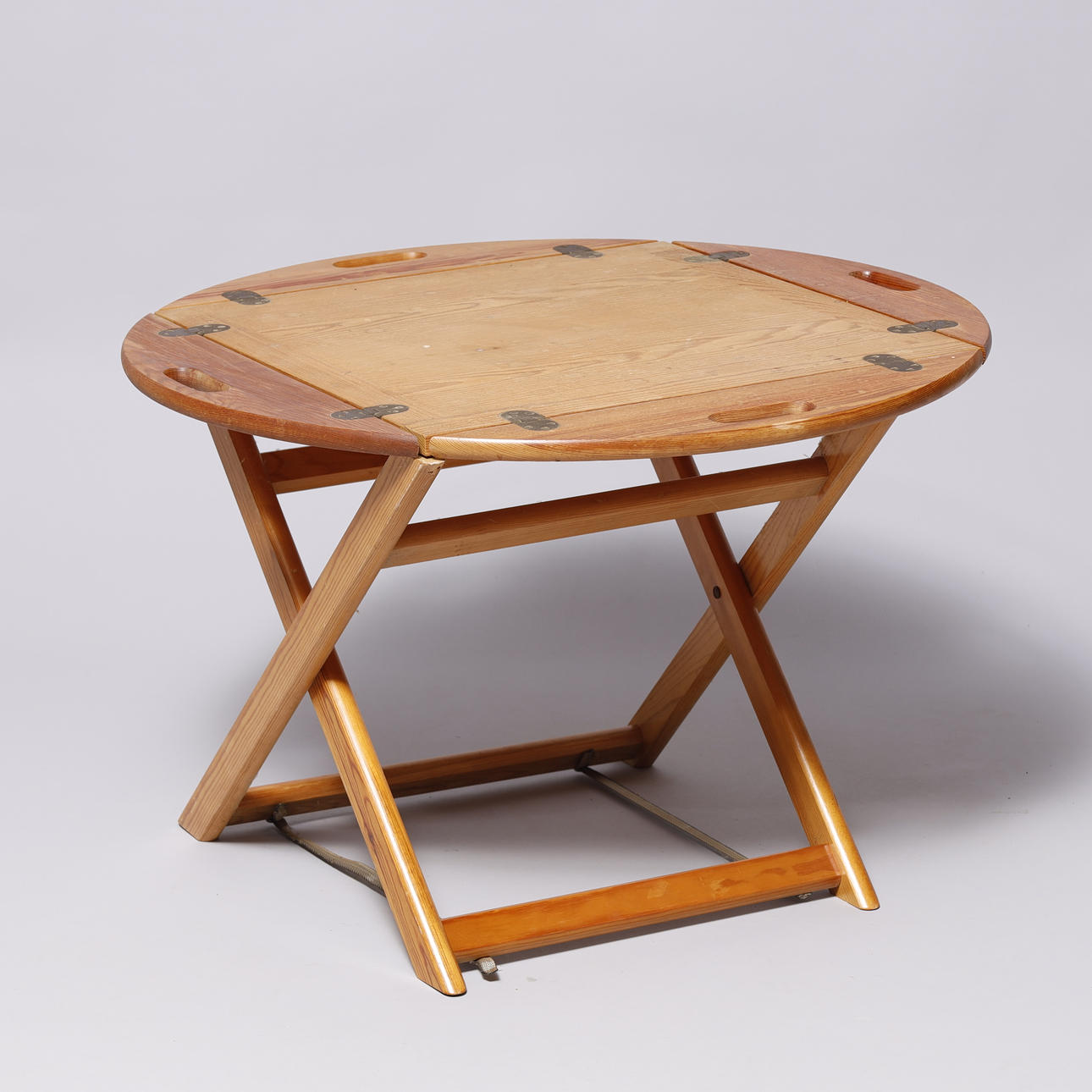 Tabletttisch aus Kiefernholz. Dänemark.