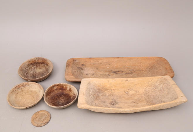 ALLMOGEFÖREMÅL, 6 st, trä, 1800-tal: 2 tråg + 3 skålar + 1 tallrik.