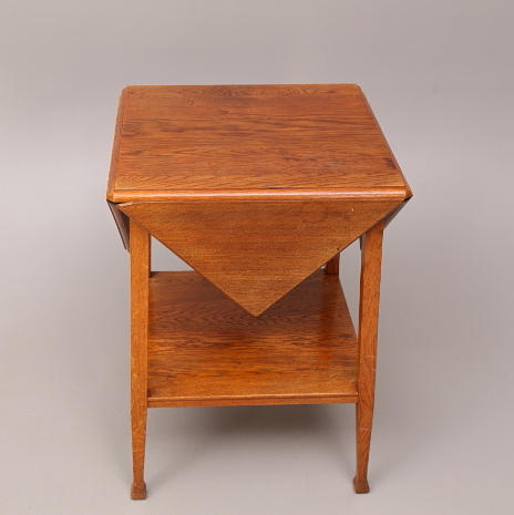 KLAFFBORD, ek, fyra klaffar, hyllplan, 1900-tal.