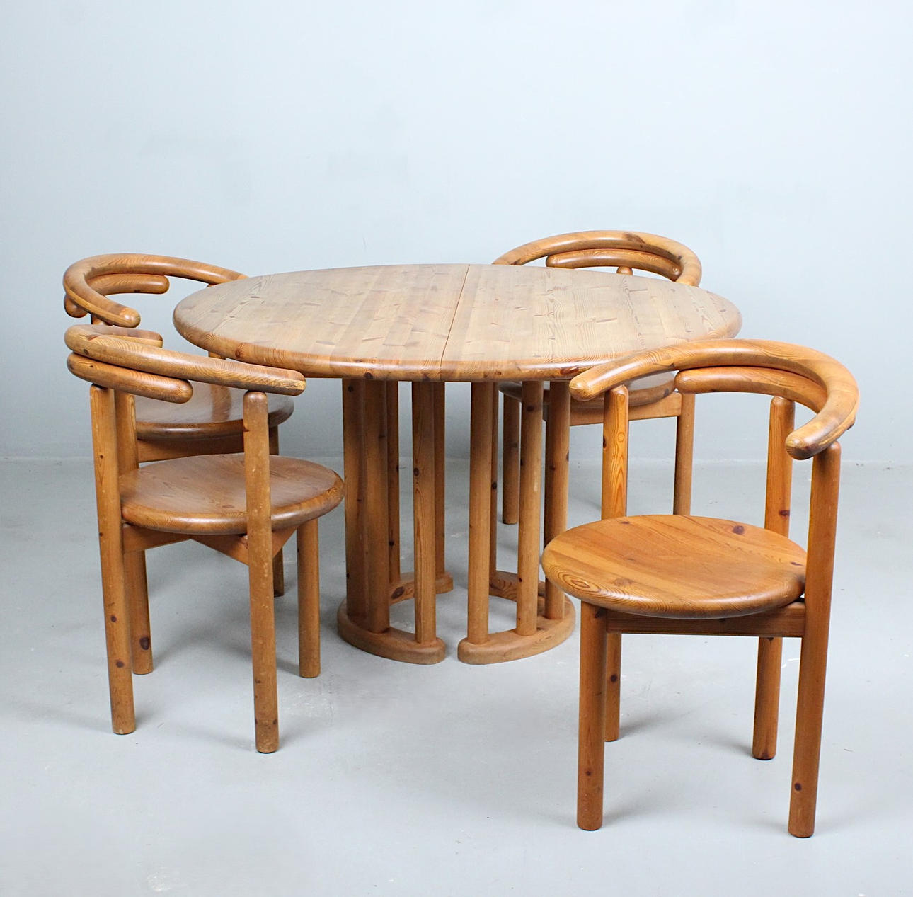 RAINER DAUMILLER. Attributed. Dining table set - four chairs with dining table, pine, Denmark, 1980s (5).