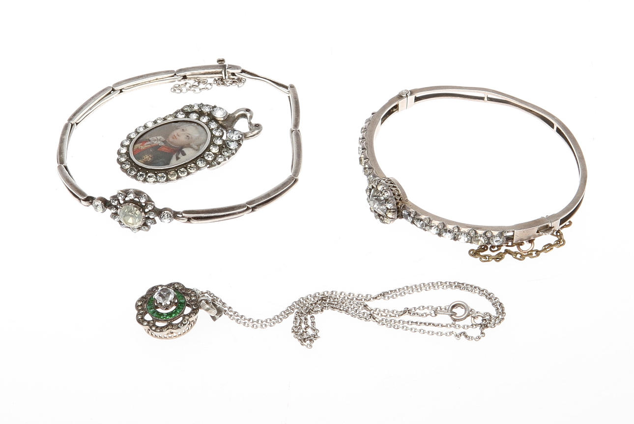 PARTI SMYCKEN, 4 delar.