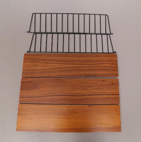 VÄGGHYLLA / Stringhylla, 3 hyllplan, teak, 1900-tal.