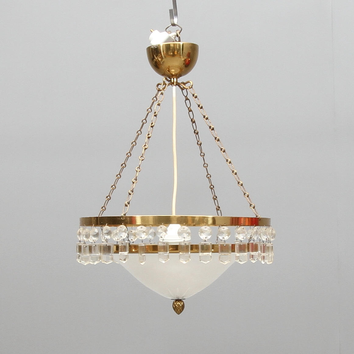 AMPEL, glasskål, behängd med prismor, 1900-tal.