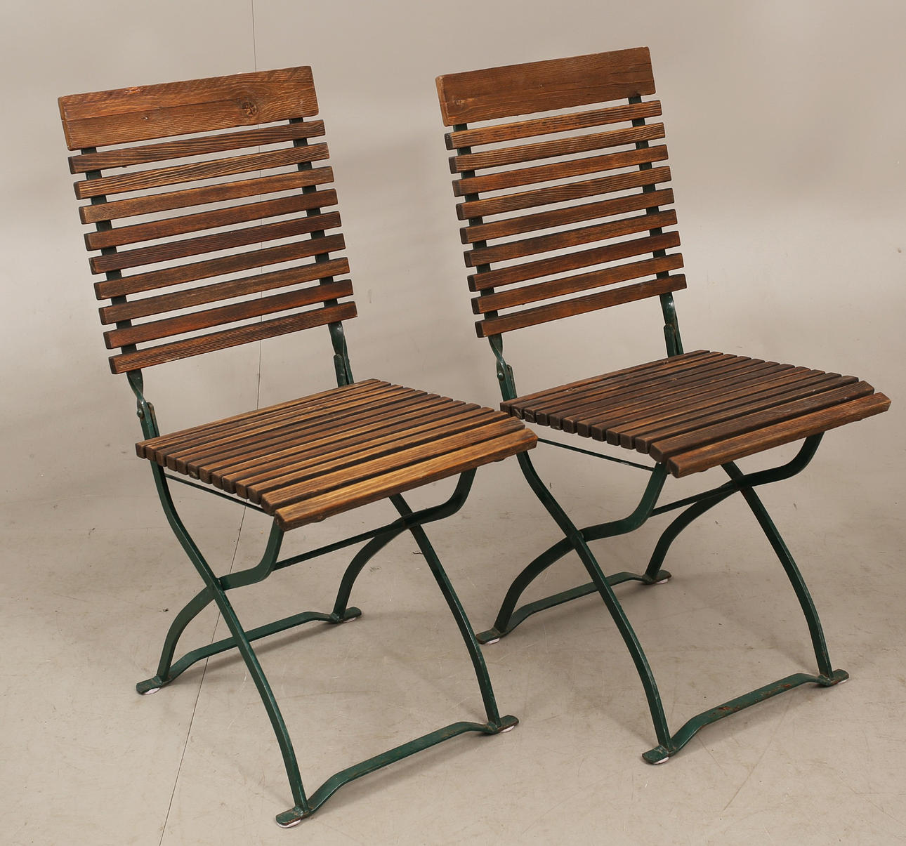 PUUTARHATUOLIT, metallia ja puuta.