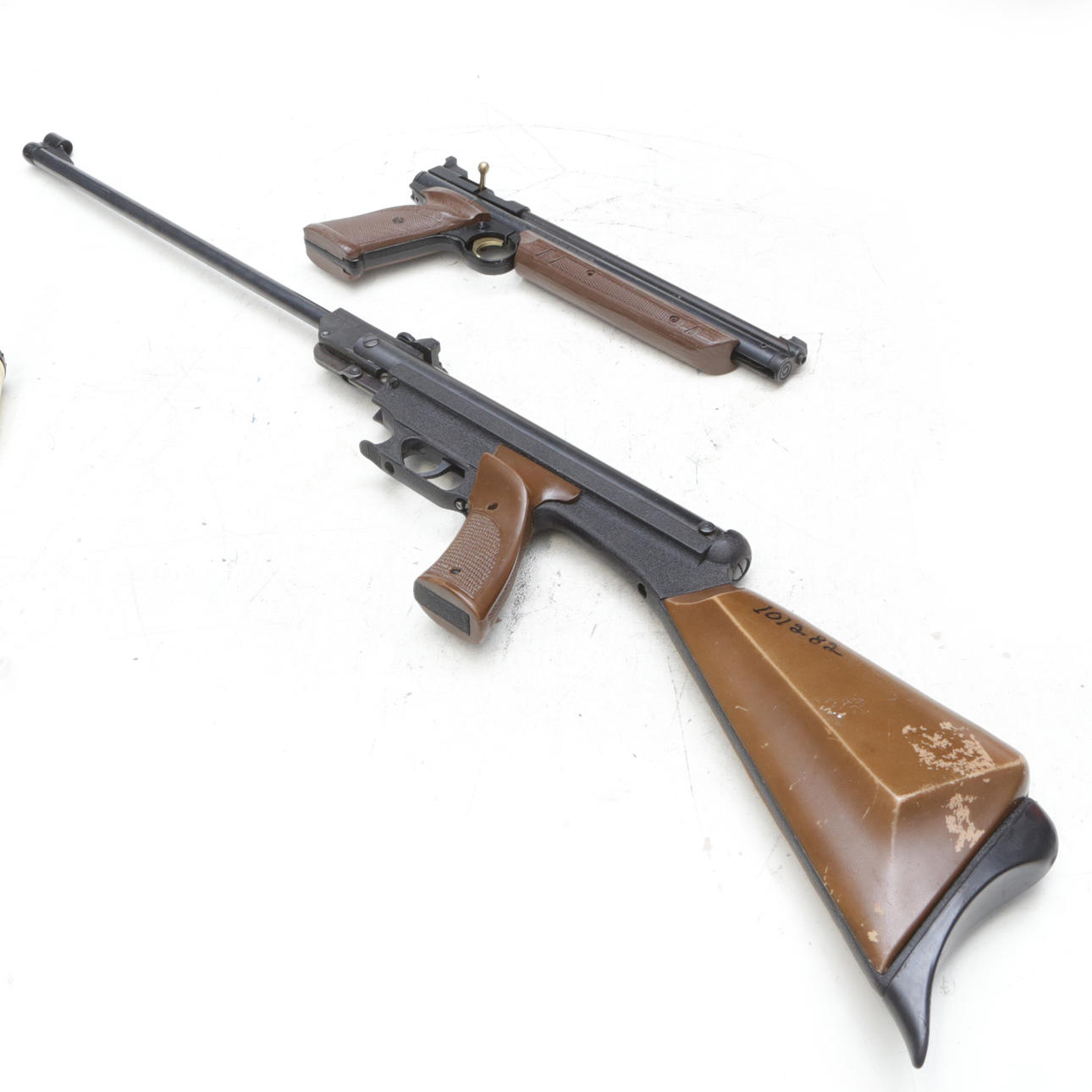 ILMAKIVÄÄRI ja ILMAPISTOOLI, 4,5 kaliiperi.