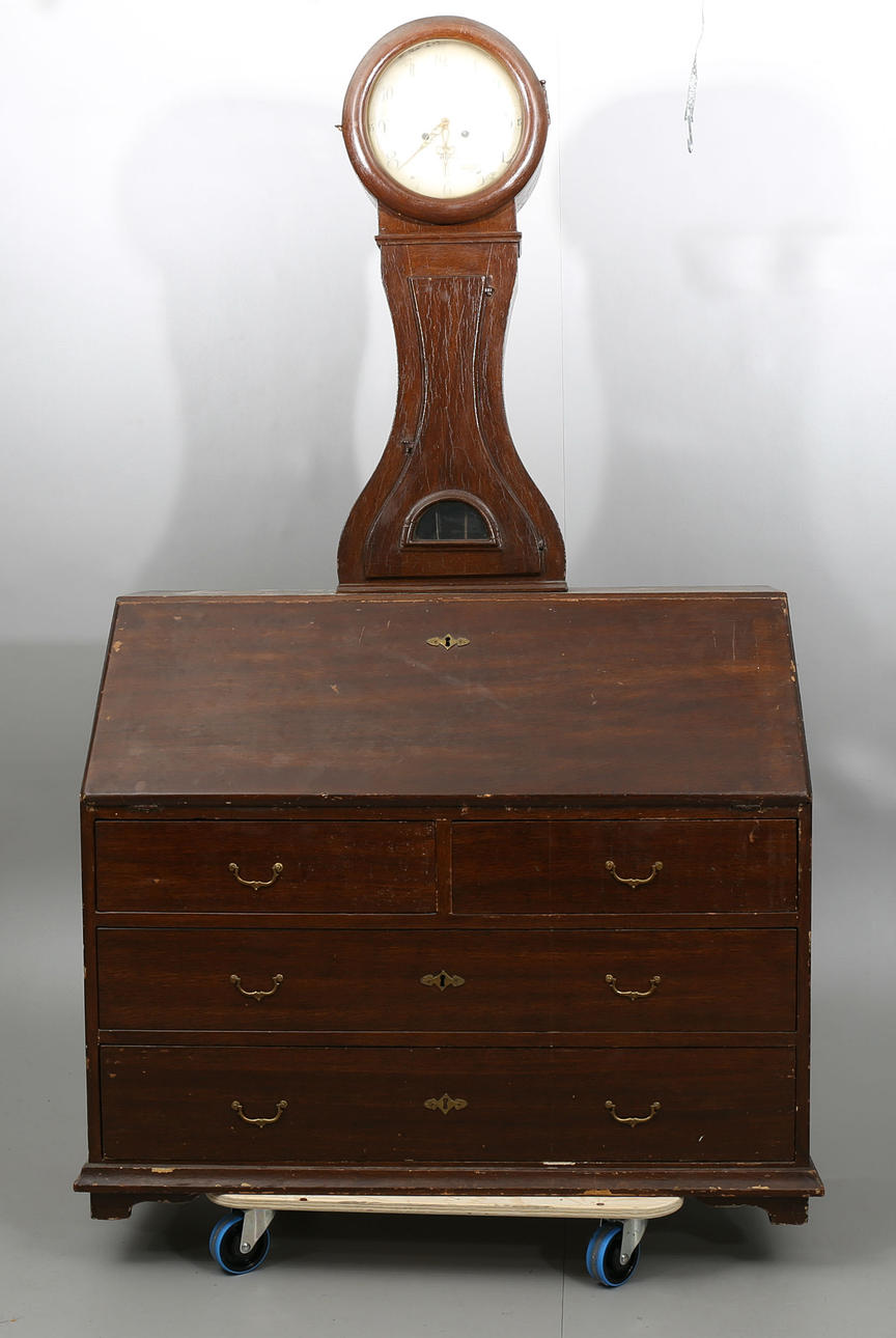 KLOCKBYRÅ, trä, 4 lådor, 1800-tal.