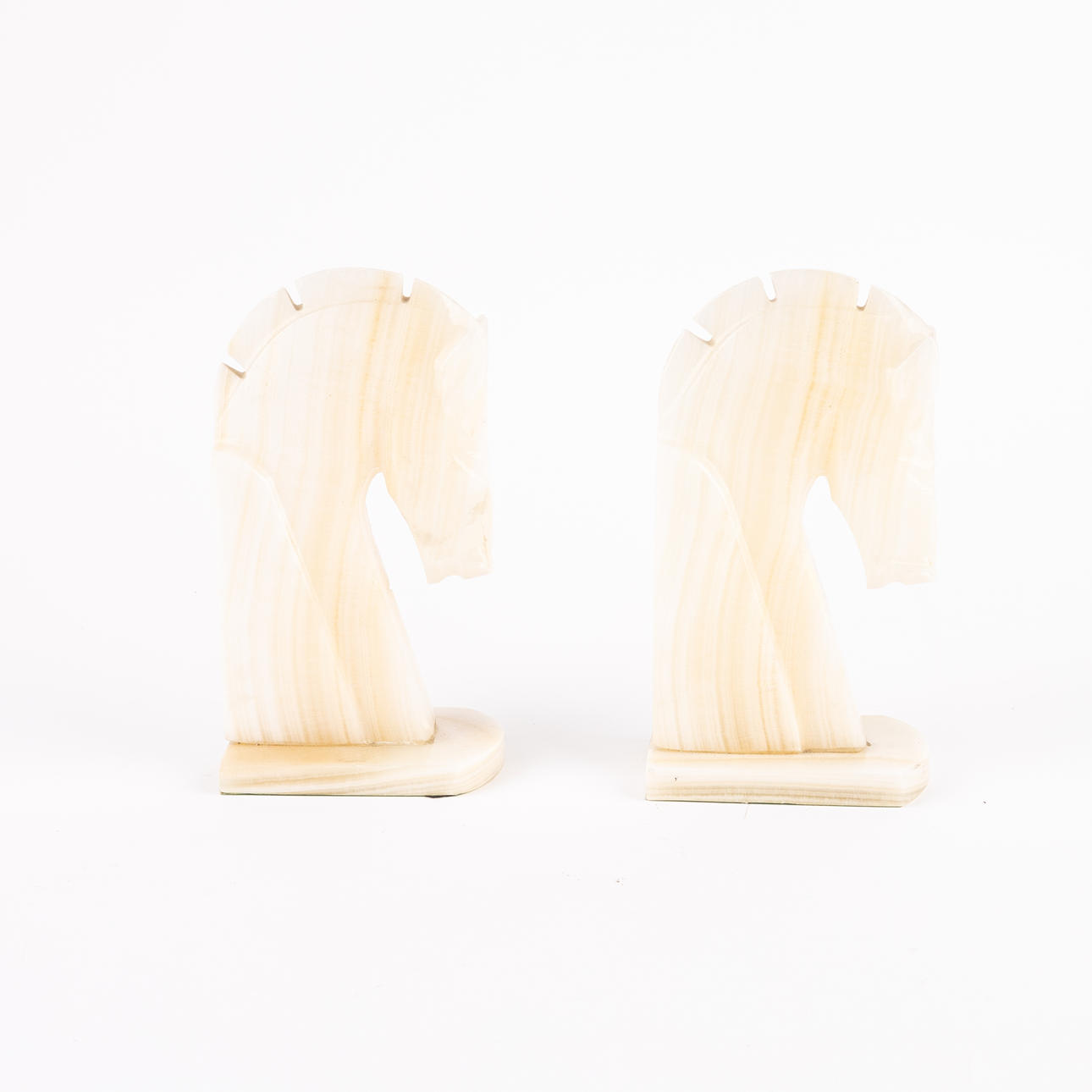 Hevospari, alabasteri, 1900-luvun loppupuoli.