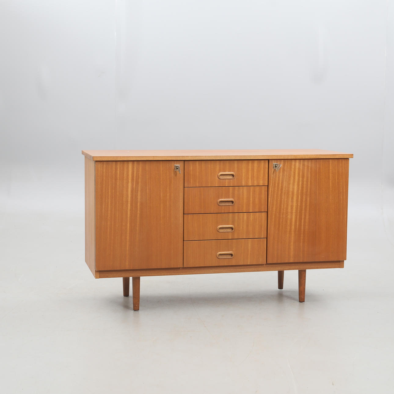 SIDEBOARD, teak, 1900-talets andra hälft.