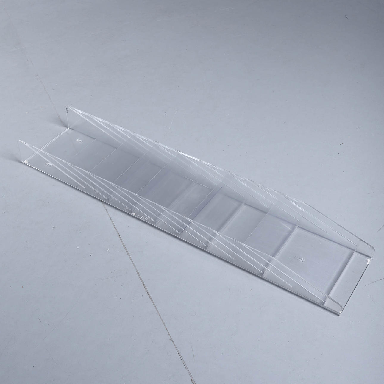 Zeitungsständer, Acryl, Kunststoff.