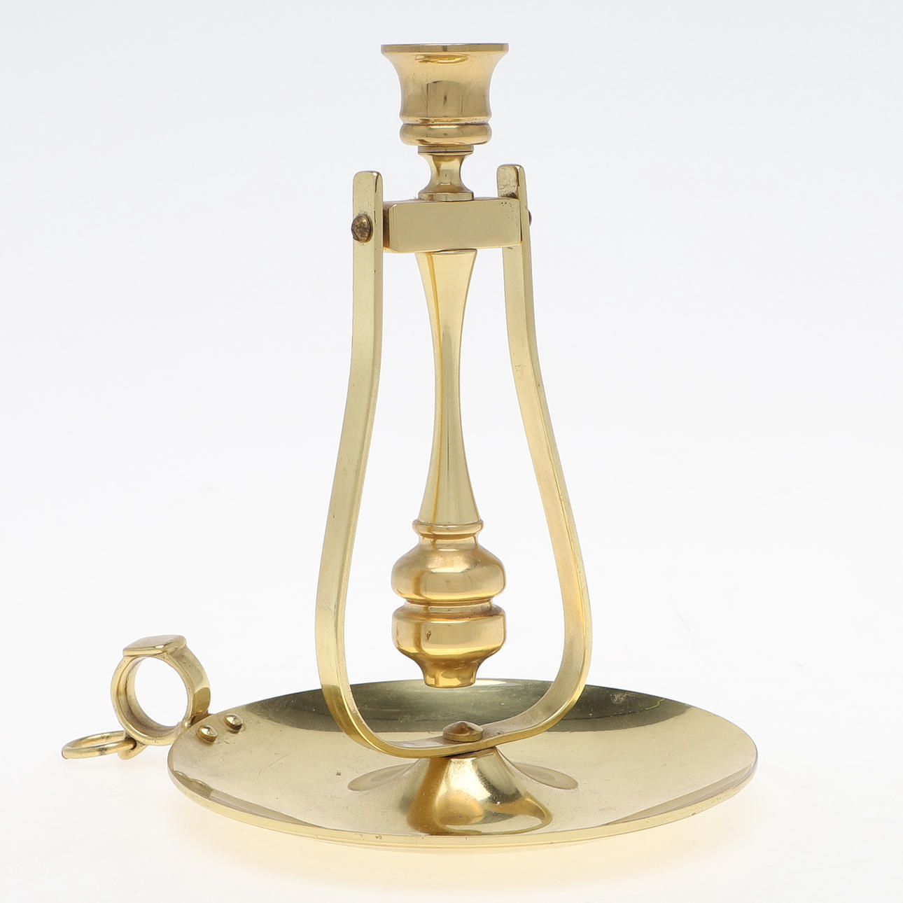 Ein Schiffskerzenhalter aus Messing aus dem 20. Jahrhundert.