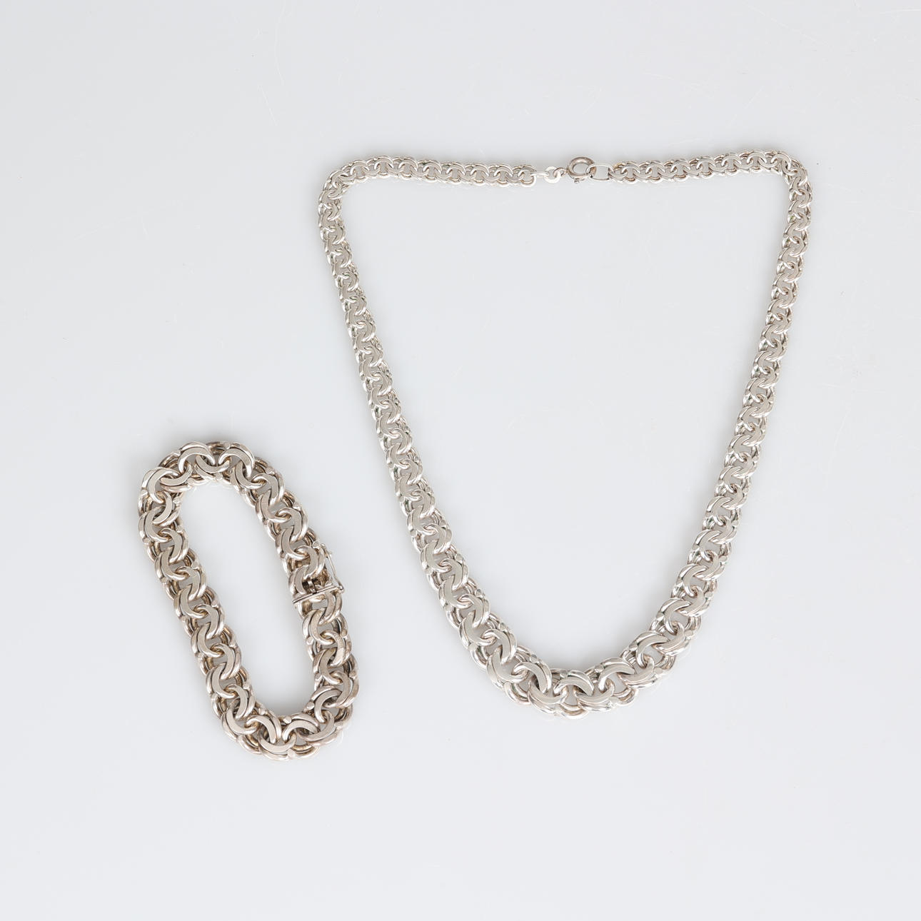 ARMBÅND & HALSKÆDE, Sølv, Bismarck.