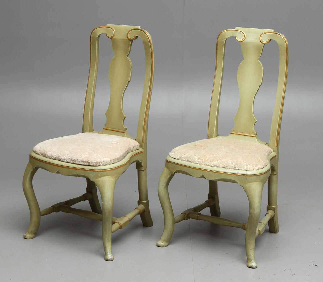 STOLAR, ett par. Senbarock, 1700-tal.